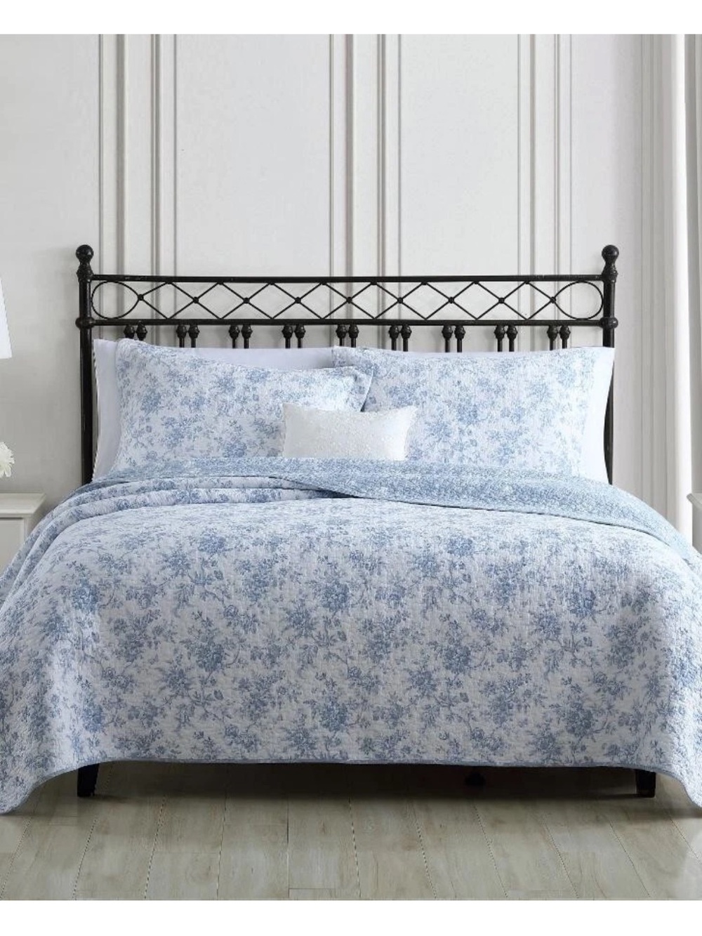 Laura Ashley Classic Floral Quilt Set in Light Blue KING
